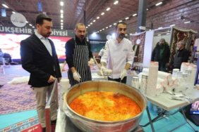 Renkli görüntülere sahne olan Van Turizm ve Seyahat Fuarı sona buldu
