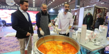 Renkli görüntülere sahne olan Van Turizm ve Seyahat Fuarı sona buldu