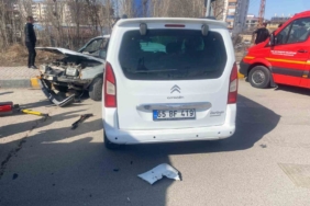 VAN'DA TRAFİK KAZASI: 3 YARALI