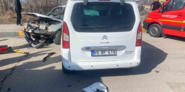 VAN'DA TRAFİK KAZASI: 3 YARALI
