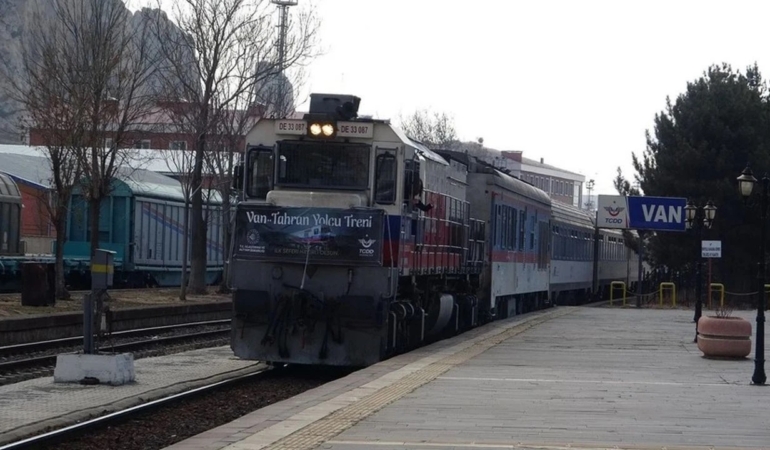 Van-tahran tren seferleri