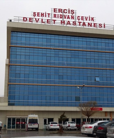 ercis-te-sehit-ridvan-cevik-devlet-hastanesin-12781845_amp